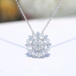 Beautiful 925 Sterling Silver Zircon Snowflake Pendant Necklace